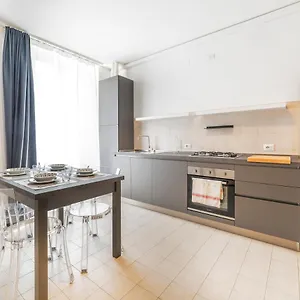 Roomy Close To Subway M5! Milano